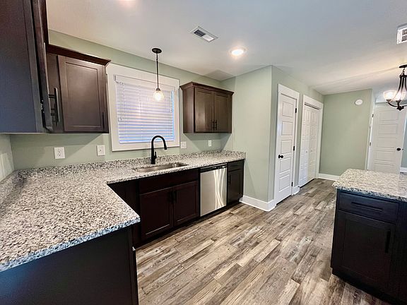 5th image of 390 Martha Ln