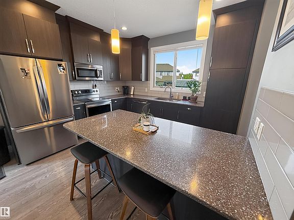 3rd image of 124 Gilmore Way