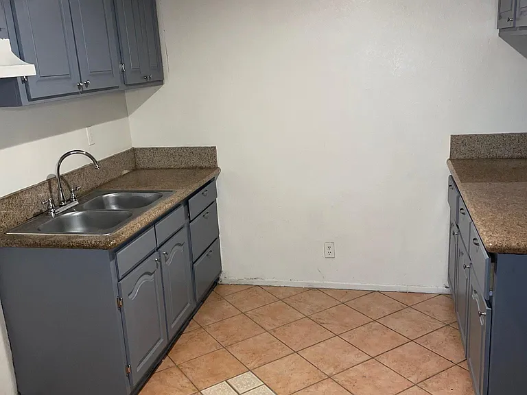 4321 Lennox Blvd #6 — Photo 3