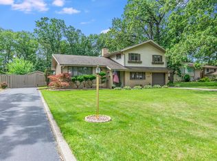 12193 S Oakwood Dr, Saint John, IN 46373