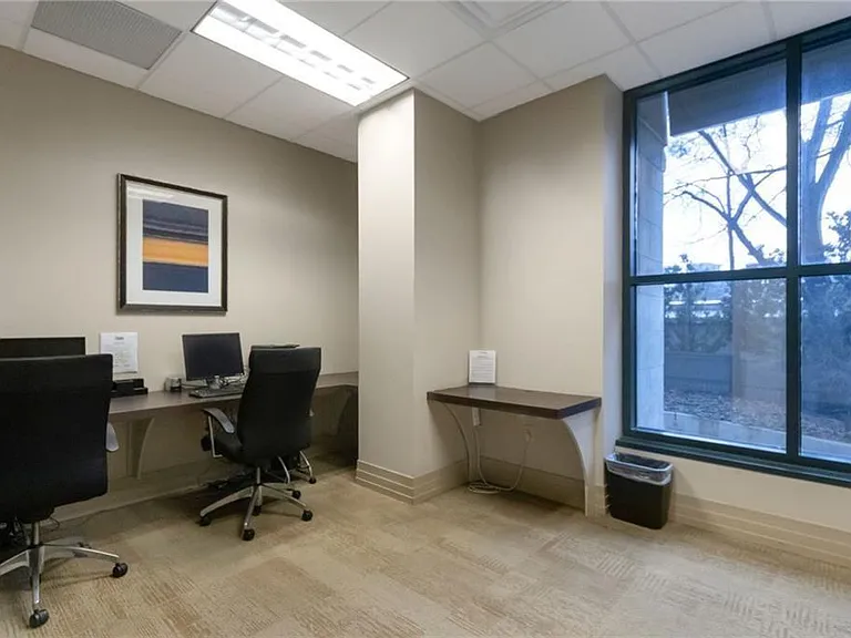 3040 Peachtree Rd NW #813 — Photo 23