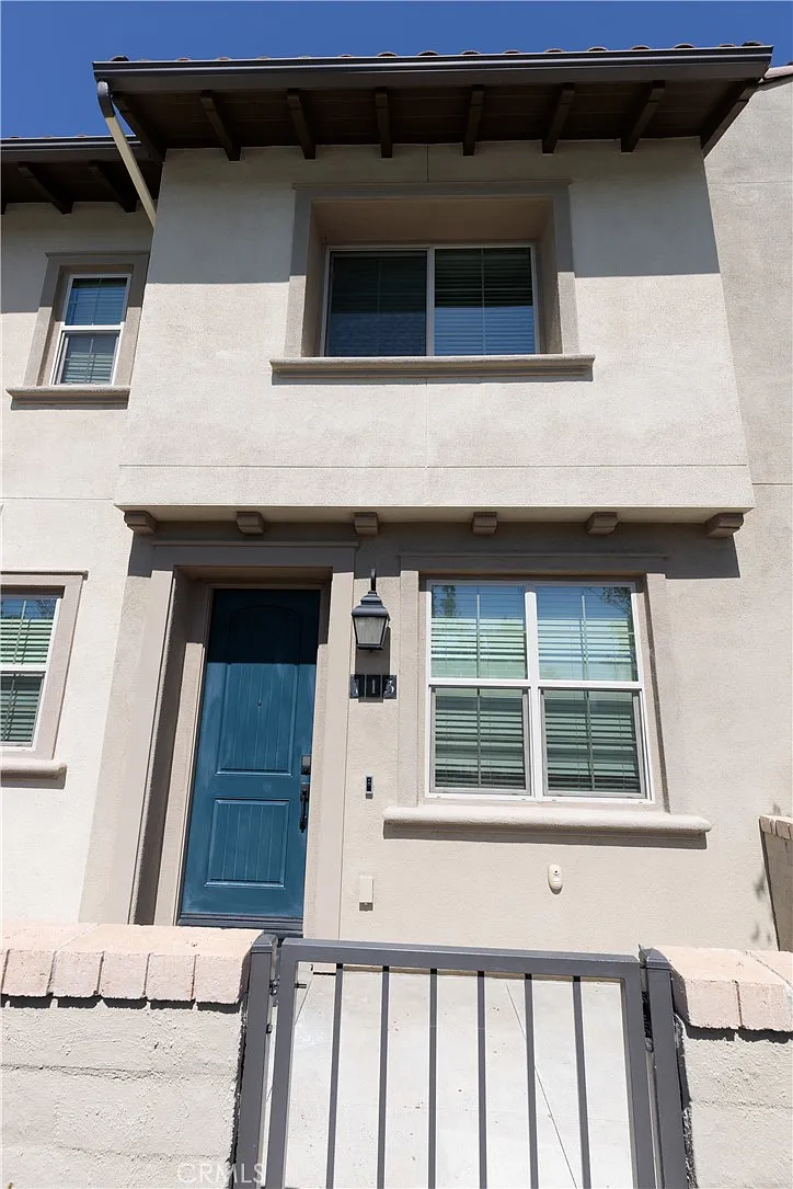 3 bed, 2.5 bath, 1344 sqft, $3,760 — Photo 2