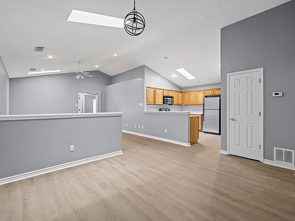 3rd image of 805 N Main St #108