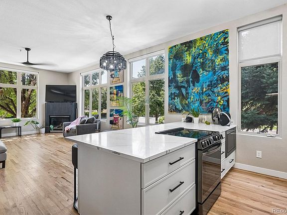 3rd image of 220 Roslyn Street #701