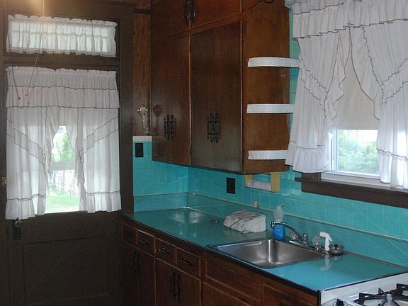 2nd image of 328 Chocolate Ave