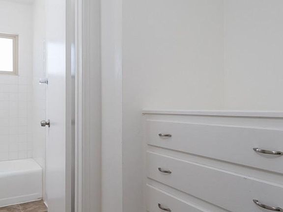 5th image of 633 Missouri St APT 6