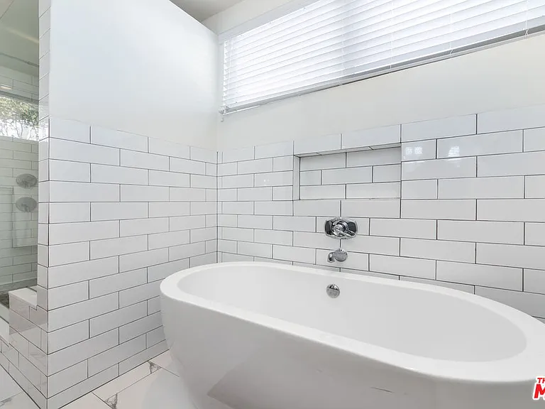 1761 N Orange Grove Ave — Photo 27