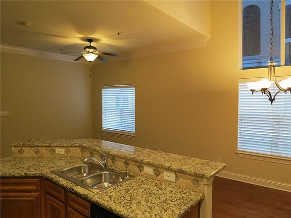 5th image of 5613 Lindell Ave APT 5