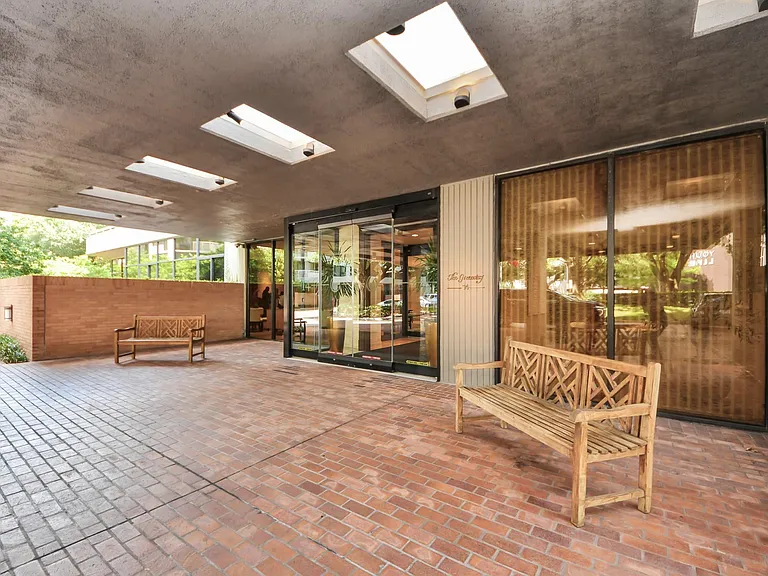 14 Greenway Plz #23P — Photo 33
