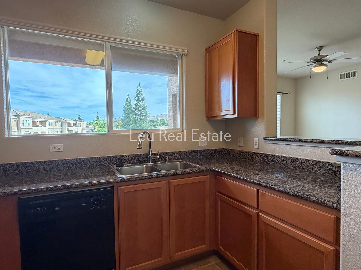 2 bed, 1013 sqft, $2,300 — Photo 4