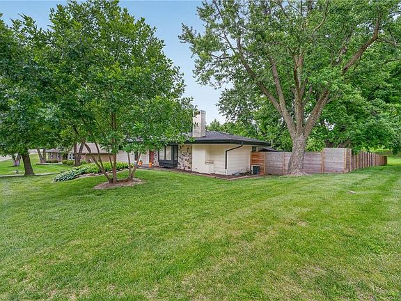 5th image of 10737 Countryside Dr