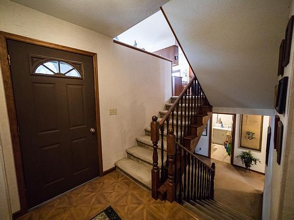 4th image of 100 Woodlane Dr