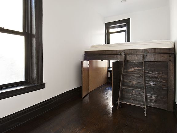 3rd image of 105 Thompson St APT 20