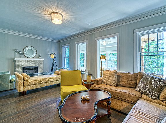 4th image of 712 W Buena Ave #3