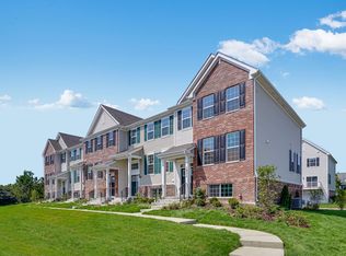 1901 Neubauer Cir, Lindenhurst, IL 60046