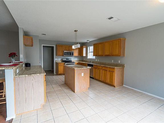 5th image of 257 Moonbeam Ln