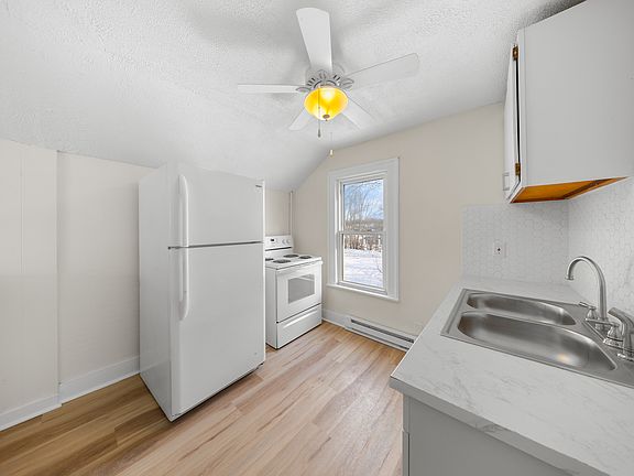 5th image of 2417 2nd St Unit 2
