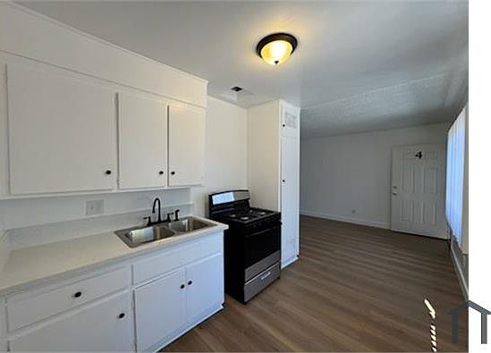 3rd image of 11809 Berendo Ave