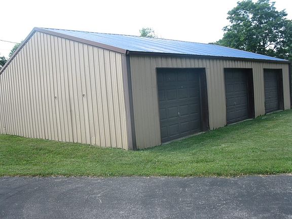 Detatched 3 car garage
