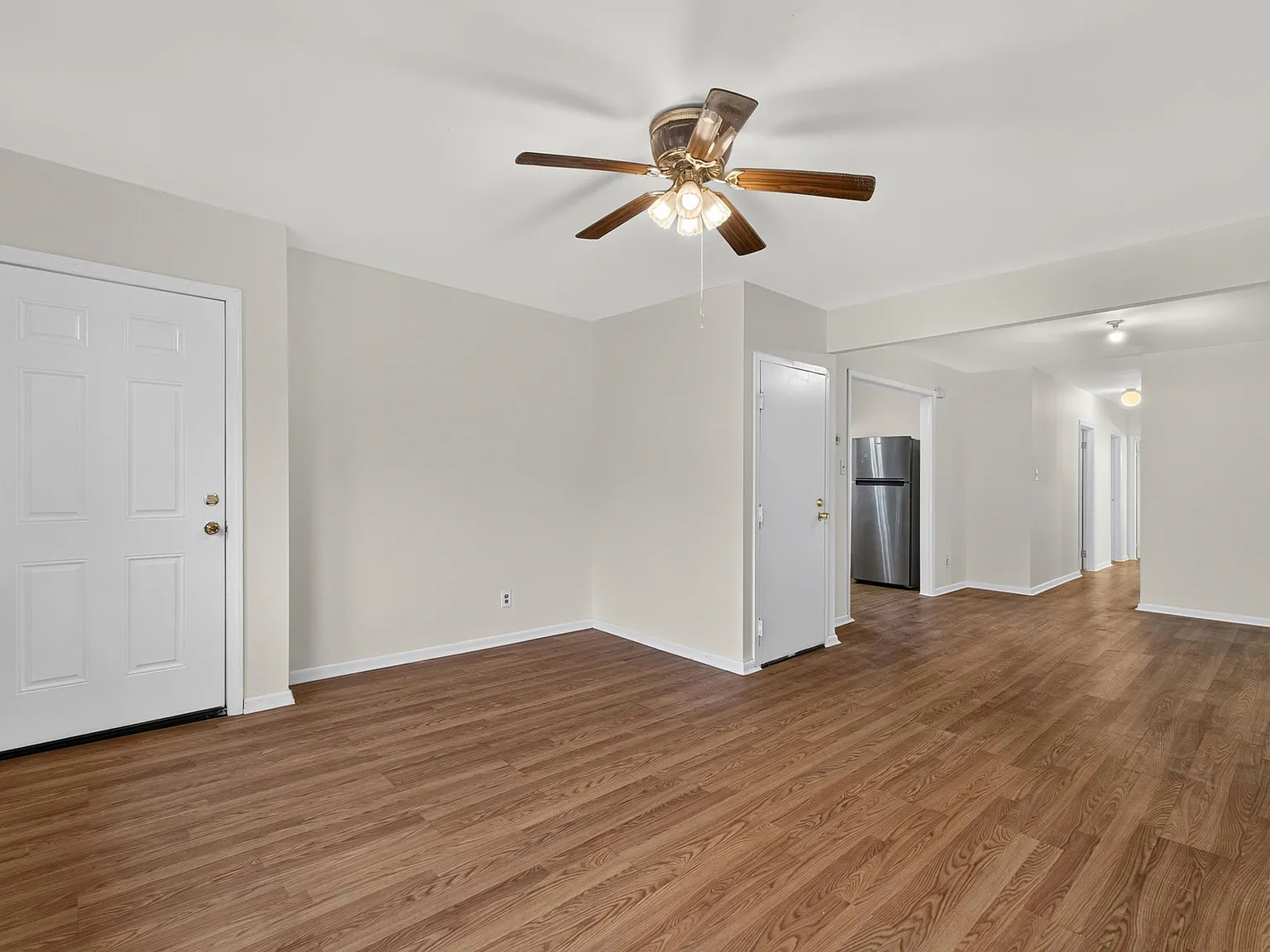 3 bed, 2.0 bath, 1000 sqft, $2,850 — Photo 3