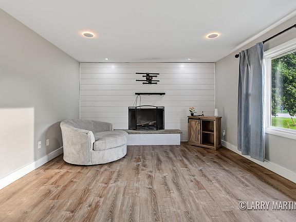 3rd image of 7381 Sunset Ave