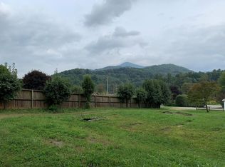 407 E Main St, Burnsville, NC 28714