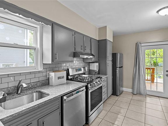 3rd image of 162 Armington St