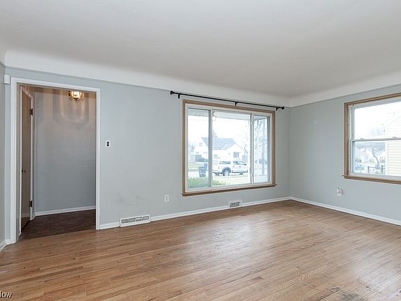 5th image of 2719 Walbrook Ave