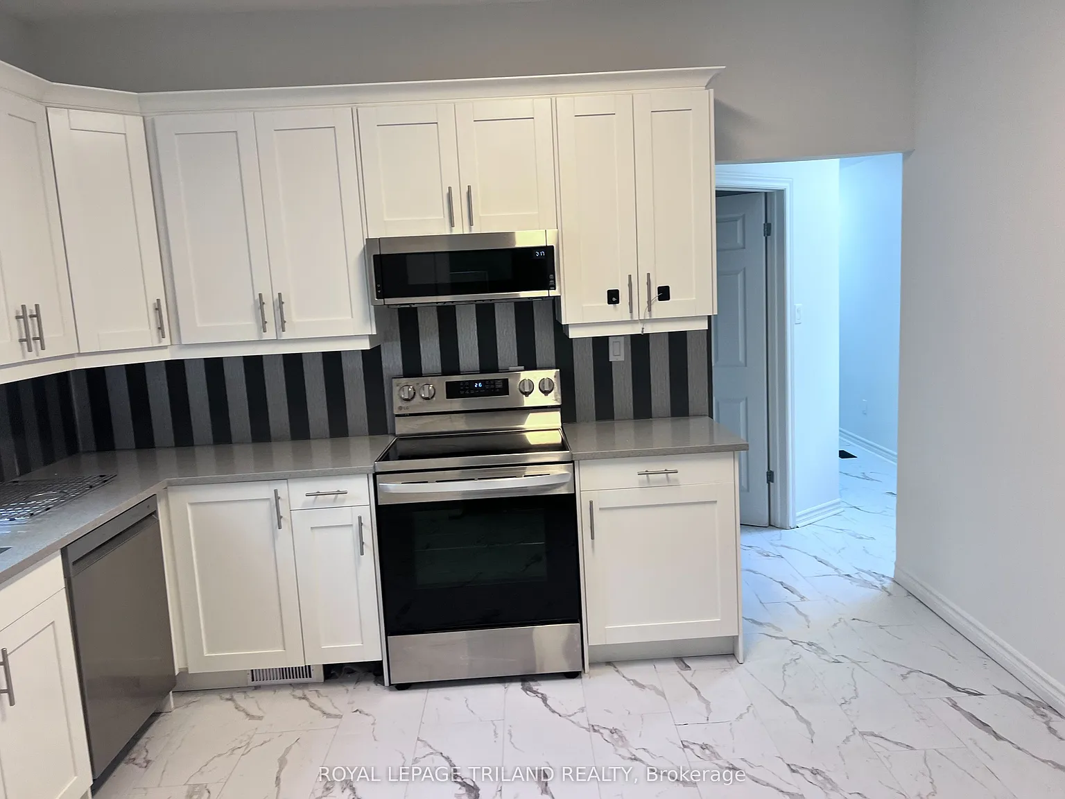 3 bed, $2,000 — Photo 4