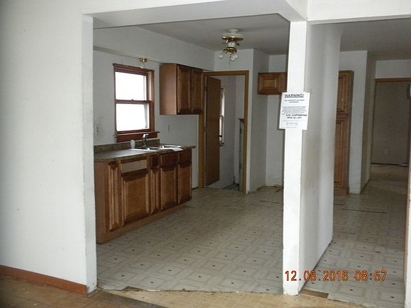3rd image of 668 Kiep St