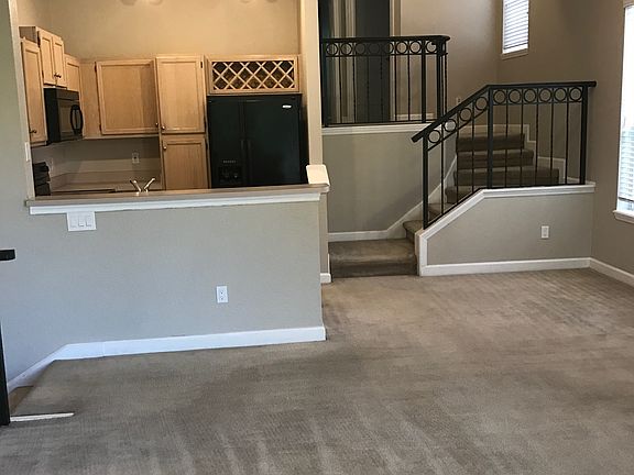 Kitchen & Dining