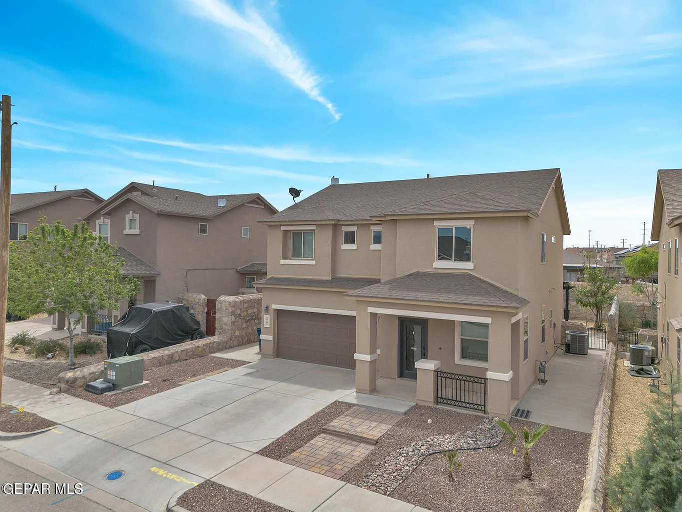4 bed, 2.5 bath, 2260 sqft, $2,800 — Photo 2