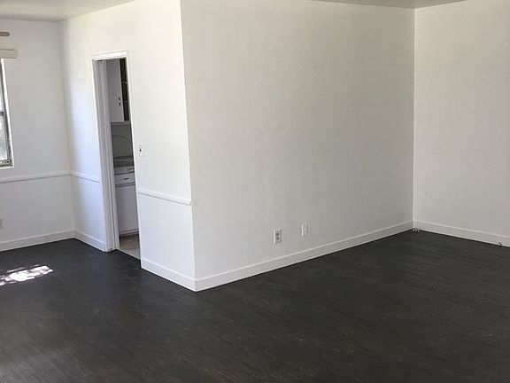 3rd image of 3636 Mentone Ave #8881799