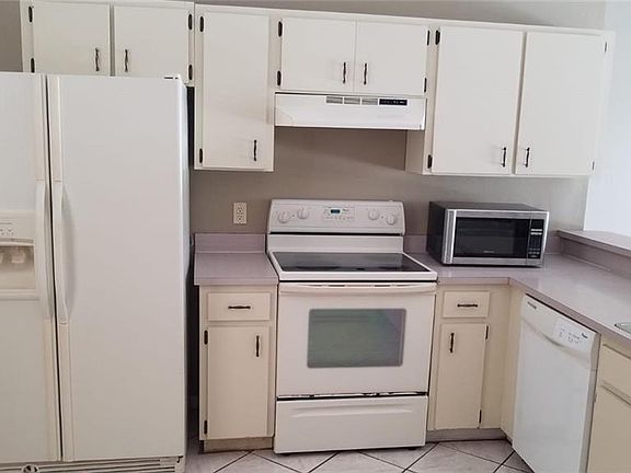 2nd image of 660 Loma Bonita Dr