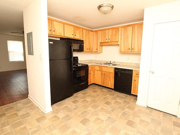 3rd image of 1048 W Creek Coyote Trl APT F