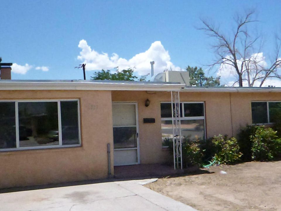 1st image of 2737 Dakota St NE