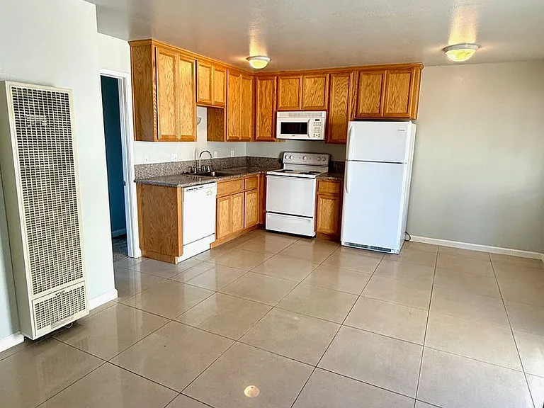 336 E Sycamore St #D — Photo 1