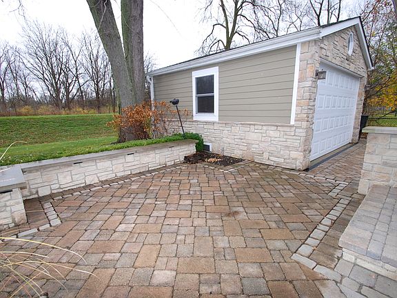 3rd image of 30385 N East End Ave