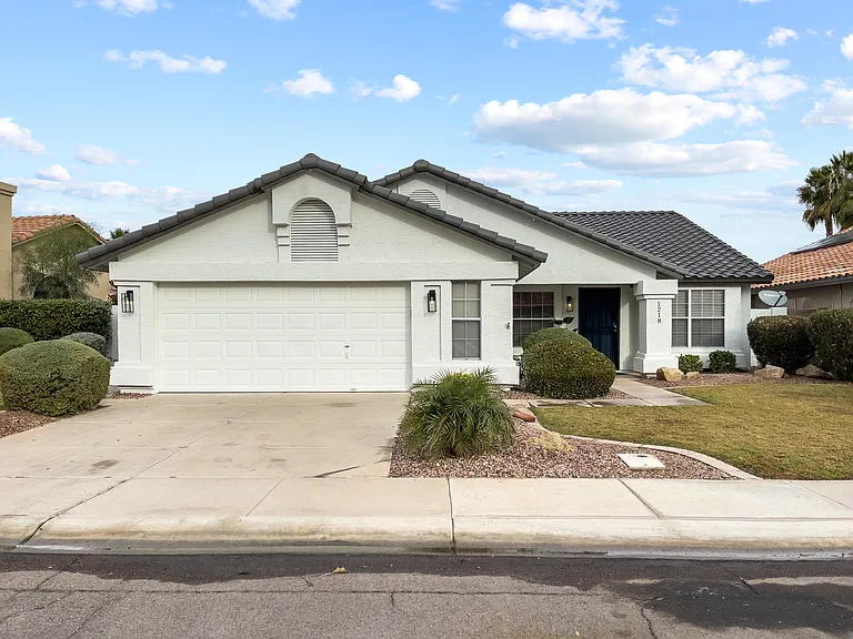 1218 E Seahorse Ln — Photo 7