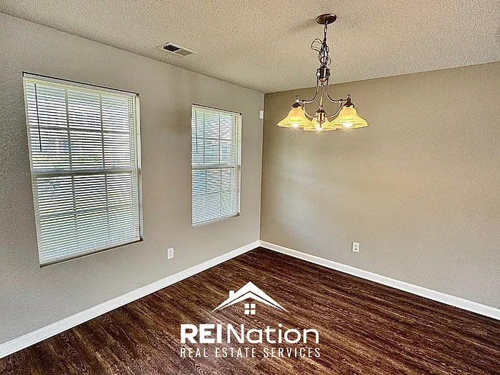 3 bed, 2.5 bath, 2349 sqft, $1,995 — Photo 4