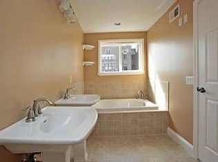 218 Sigel St, Philadelphia, PA 19148