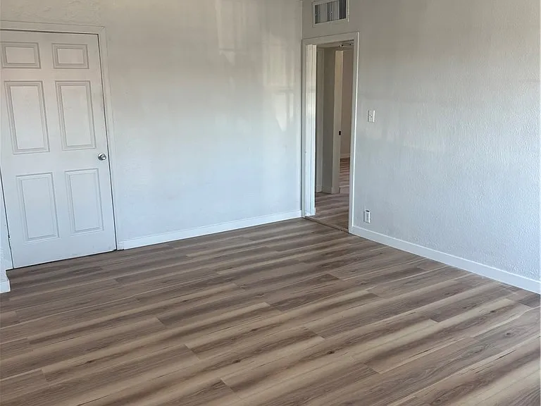 530 E Oakey Blvd #A — Photo 8