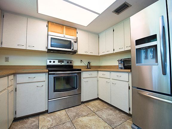 2nd image of 1562 SE Ladner St
