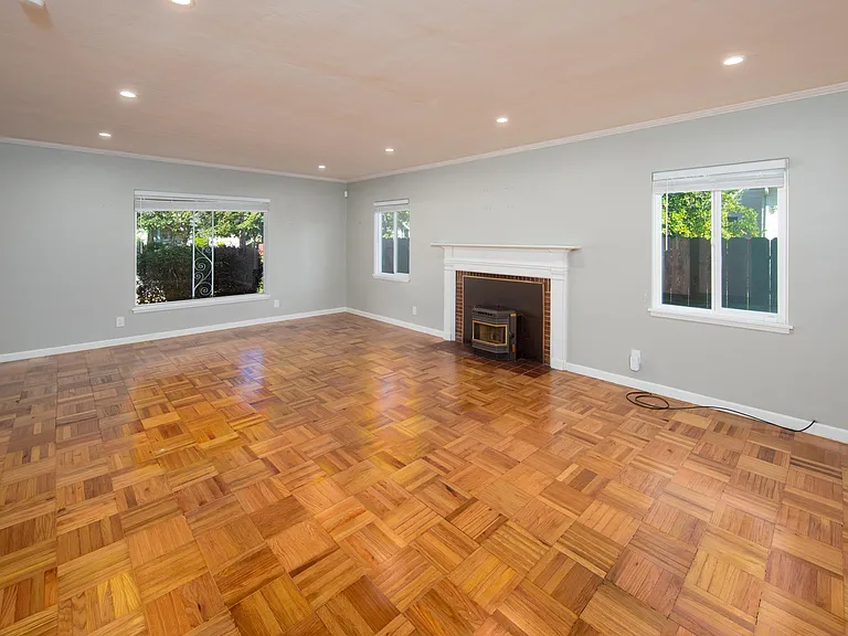 330 Beverly Ave — Photo 6