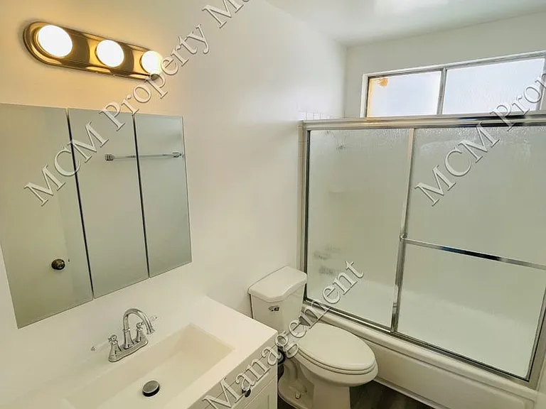 6051 Romaine St — Photo 10