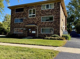 271 7th St, Wheeling, IL 60090