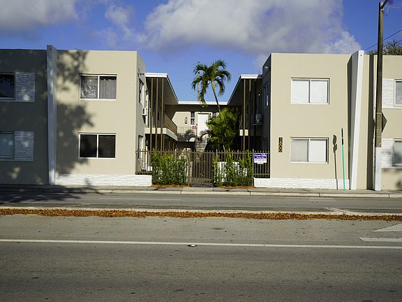 2nd image of 1800 SW 22nd Ave #4kkffc4kv