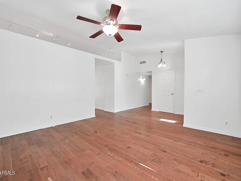 313 S Ocean Dr — Photo 3