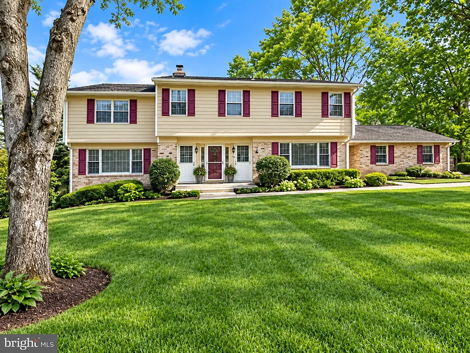 929 Woburn Ct