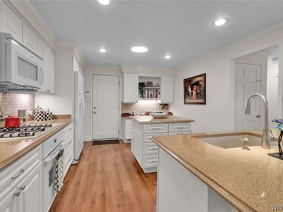 5th image of 42 Hastings Dr
